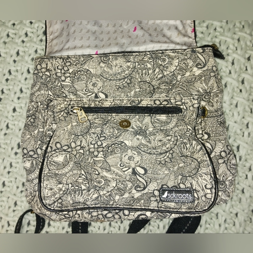 Convertible Sakroots Bag - Picture 5 of 9